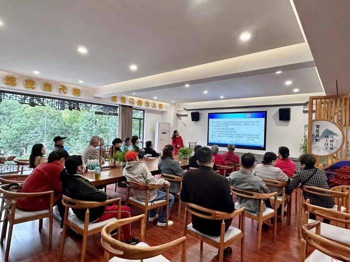 我院赴解东社区开展“凝聚社会力量，合力共抗艾滋”主题知识讲座