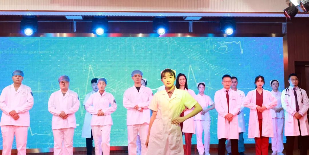 我院举办2022年度“五四”青年节表彰大会暨“炫舞青春”时装秀比赛