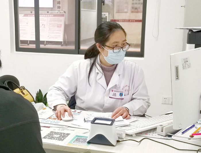 【清廉医师】儿童保健科副主任医师胡蓉： 勤勉自律 实干担当