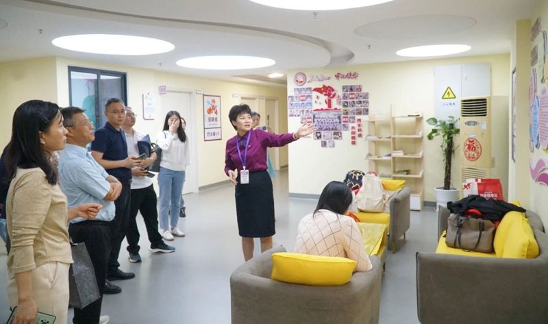自治区调研组到我院开展“提升人口生育率 优化人力资源供给”专题调研
