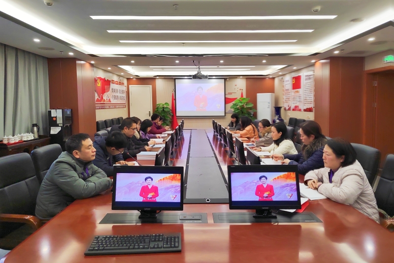 观看《榜样8》.jpg